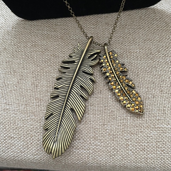 Jewelry - ✨Bronze Muted Long necklace with feather pendants, 1 Bling✨Vintage Preloved